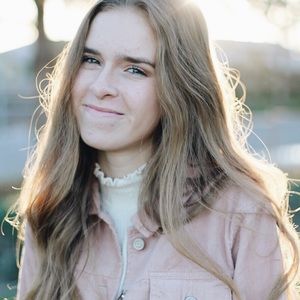 Meet your Posher, Caitlin